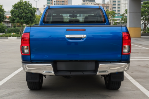 ZADNÍ NÁRAZNÍK PRO TOYOTA HILUX VIII AN120 2015+
